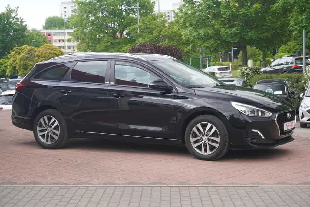 Hyundai i30 Kombi 1.4 T-GDI Aut. Navi Kamera Sitzheizung 07/2020-photo-4