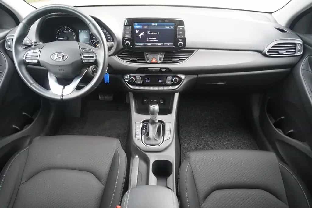 Hyundai i30 Kombi 1.4 T-GDI Aut. Navi Kamera Sitzheizung 07/2020-photo-7