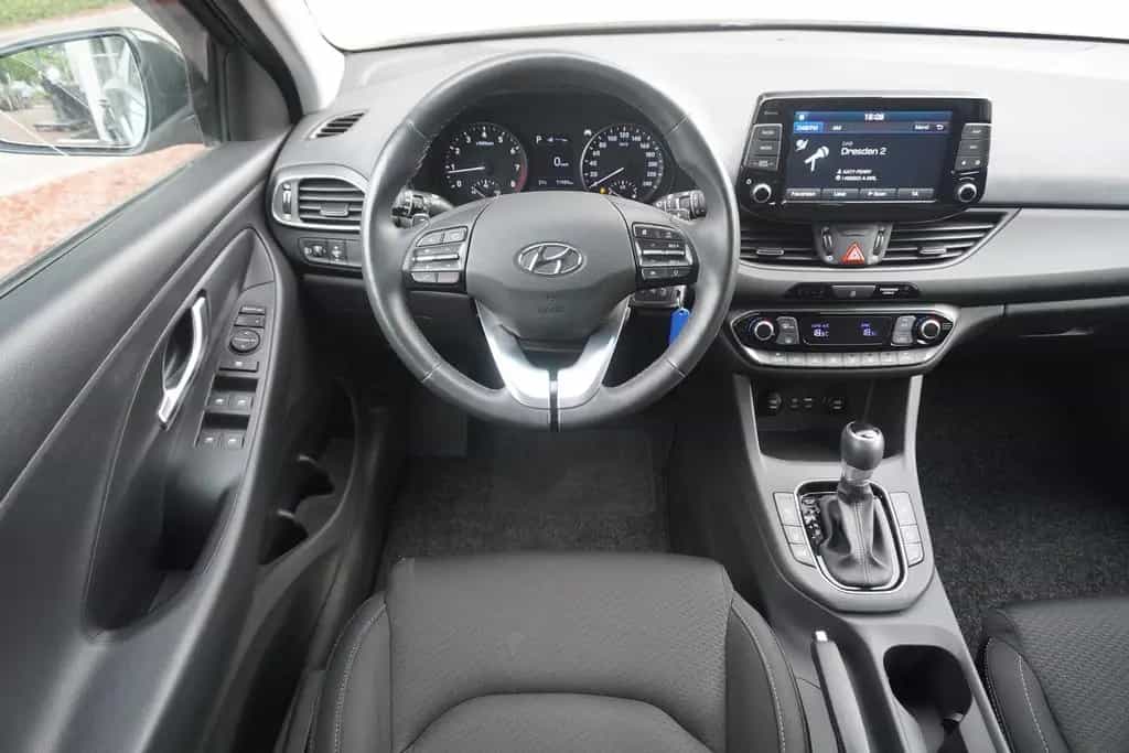 Hyundai i30 Kombi 1.4 T-GDI Aut. Navi Kamera Sitzheizung 07/2020-photo-8