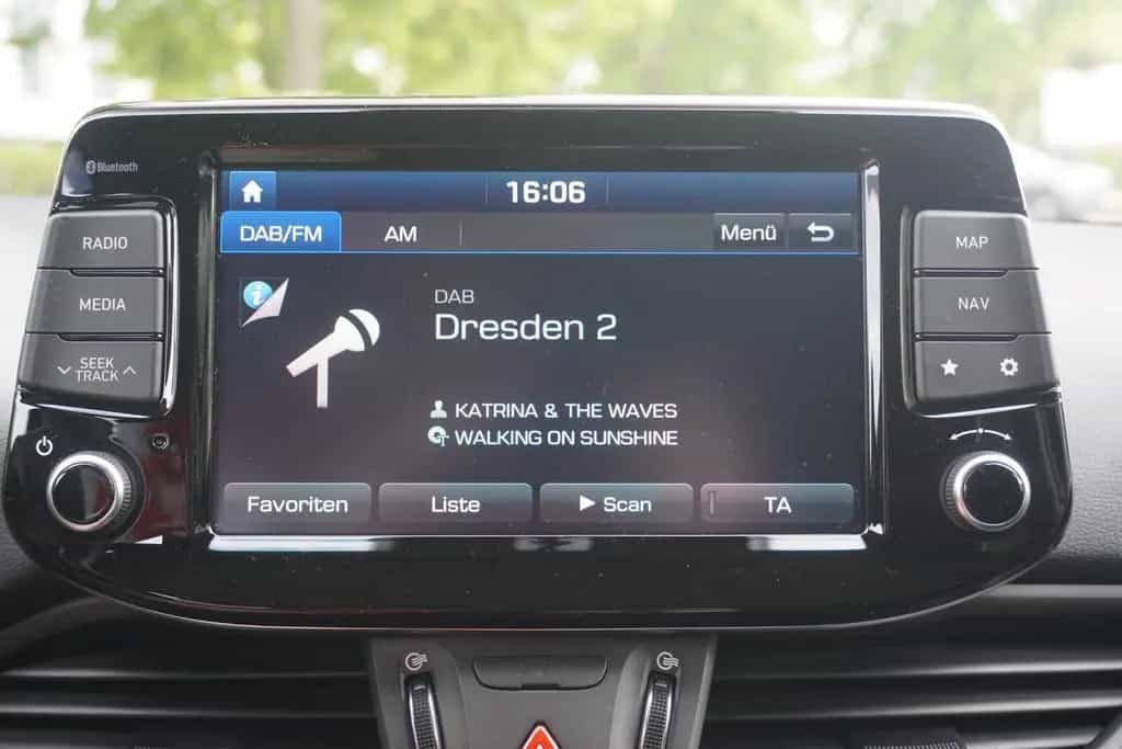 Hyundai i30 Kombi 1.4 T-GDI Aut. Navi Kamera Sitzheizung 07/2020-photo-9