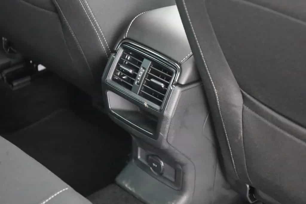 Skoda Karoq Sportline 1.5 TSI DSG Matrix ACC AHK Pano 09/2025-photo-27