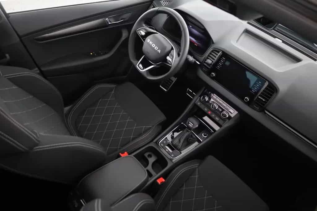 Skoda Karoq Sportline 1.5 TSI DSG Matrix ACC AHK Pano 09/2025-photo-28