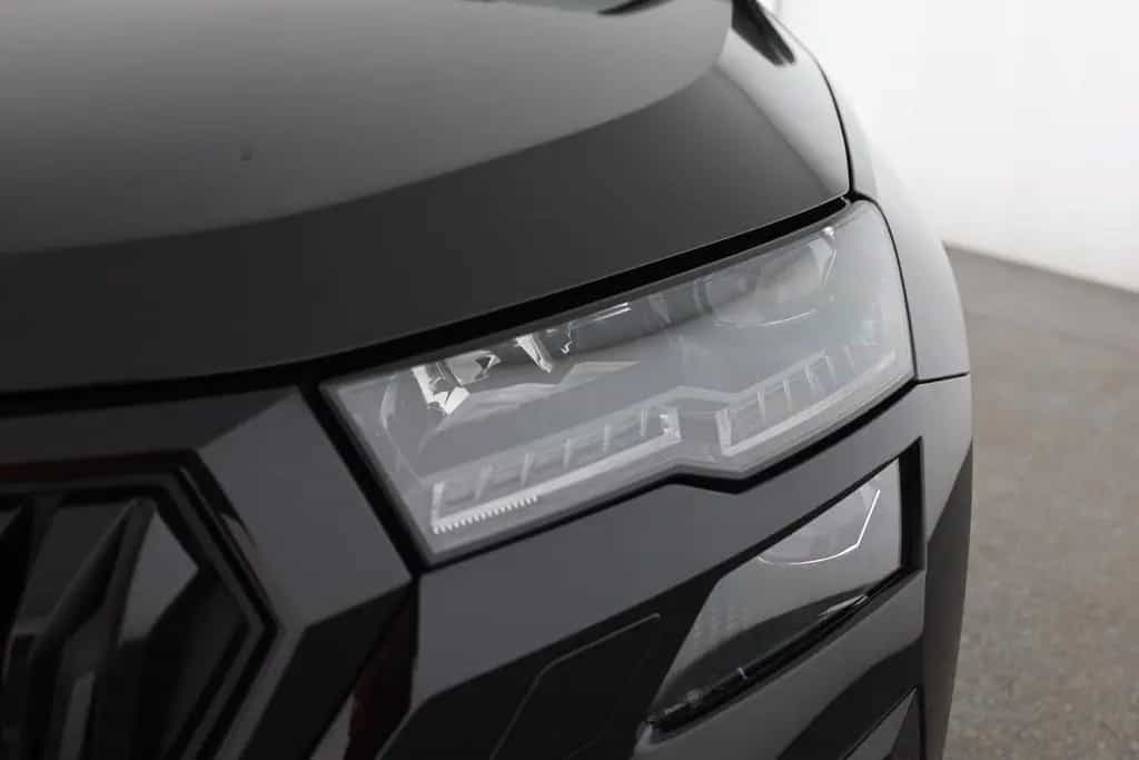 Skoda Karoq Sportline 1.5 TSI DSG Matrix ACC AHK Pano 09/2025-photo-29