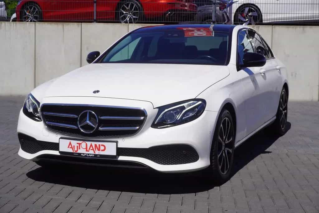 Mercedes-Benz E 220 E220 d Avantgarde 9G-Tronic Panorama Kamera Navi 09/2017-photo-1