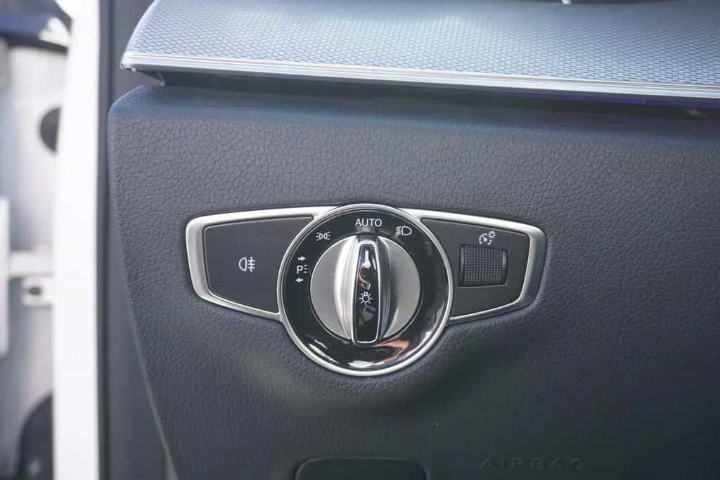Mercedes-Benz E 220 E220 d Avantgarde 9G-Tronic Panorama Kamera Navi 09/2017-photo-13