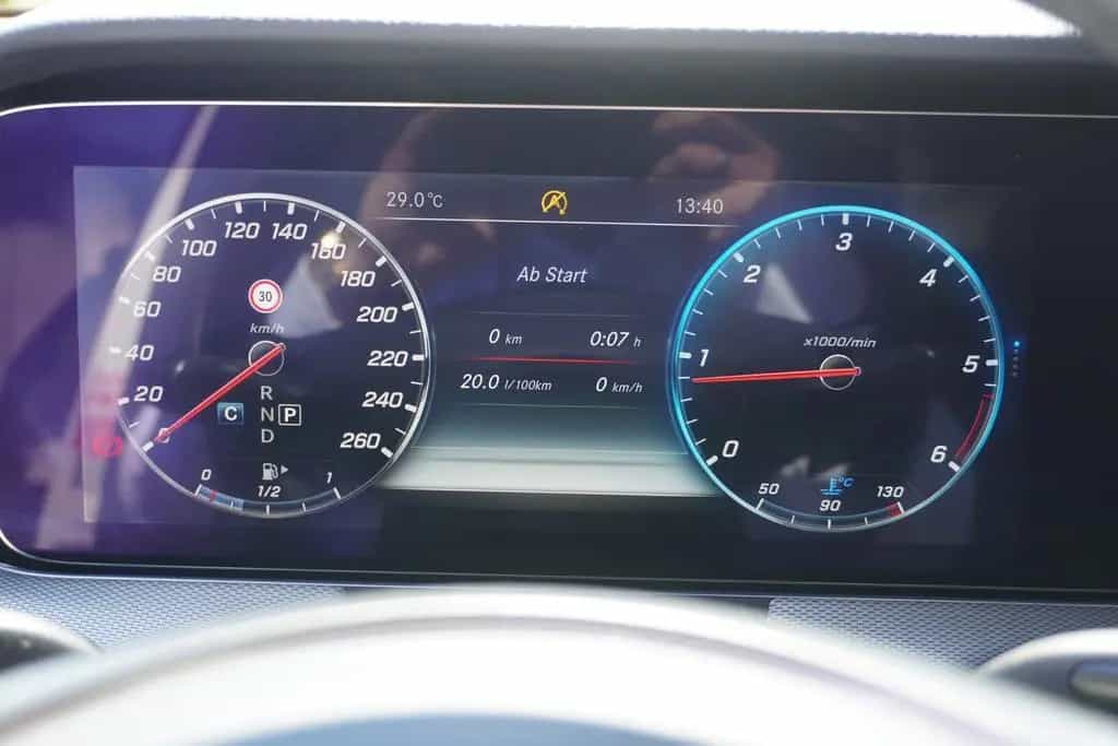 Mercedes-Benz E 220 E220 d Avantgarde 9G-Tronic Panorama Kamera Navi 09/2017-photo-18