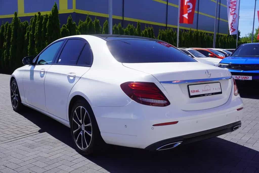 Mercedes-Benz E 220 E220 d Avantgarde 9G-Tronic Panorama Kamera Navi 09/2017-photo-2