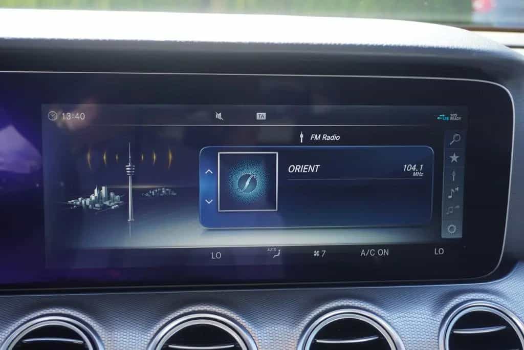 Mercedes-Benz E 220 E220 d Avantgarde 9G-Tronic Panorama Kamera Navi 09/2017-photo-20