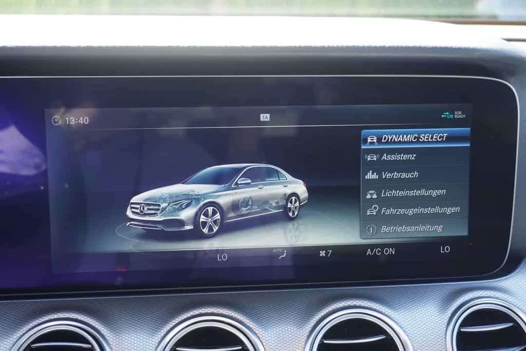 Mercedes-Benz E 220 E220 d Avantgarde 9G-Tronic Panorama Kamera Navi 09/2017-photo-23