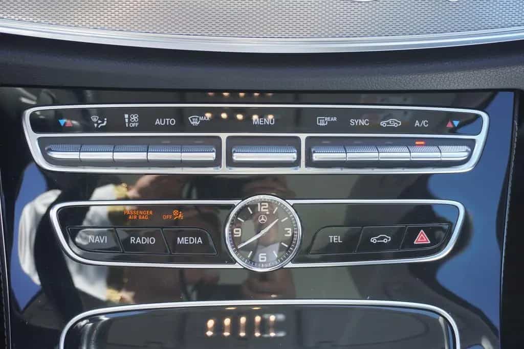 Mercedes-Benz E 220 E220 d Avantgarde 9G-Tronic Panorama Kamera Navi 09/2017-photo-24