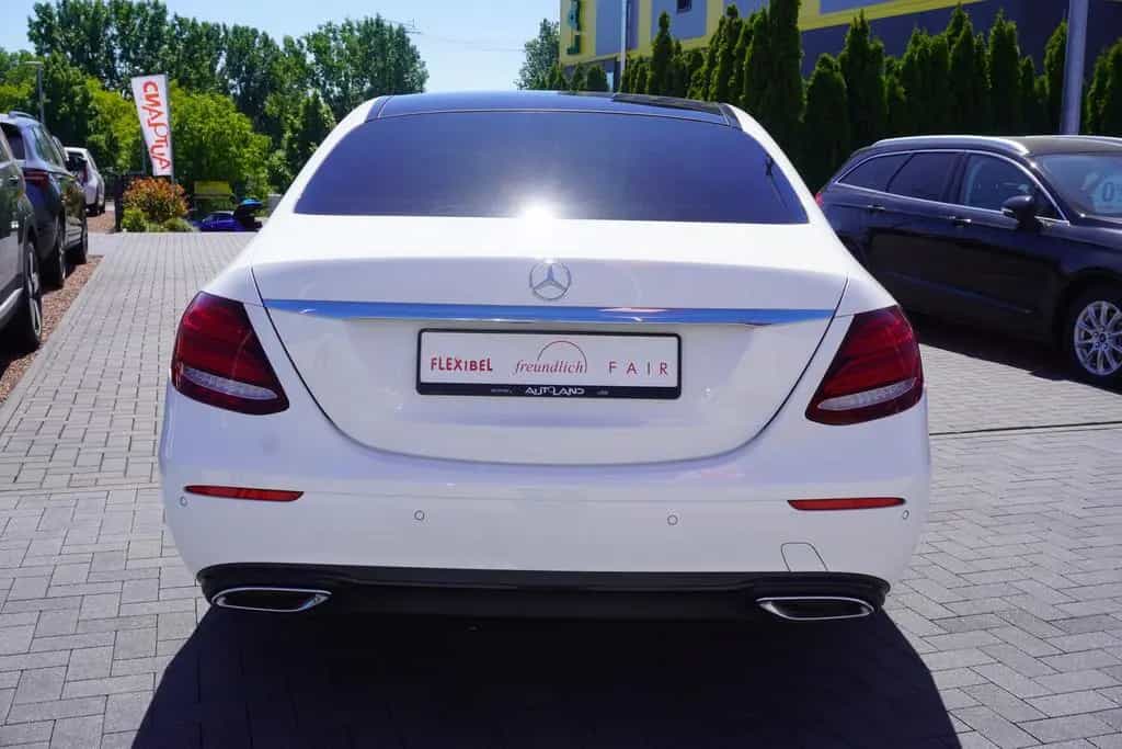 Mercedes-Benz E 220 E220 d Avantgarde 9G-Tronic Panorama Kamera Navi 09/2017-photo-3
