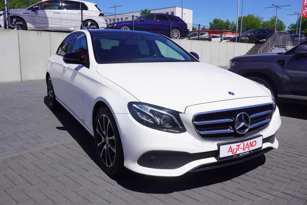 Mercedes-Benz E 220 E220 d Avantgarde 9G-Tronic Panorama Kamera Navi 09/2017-photo-5
