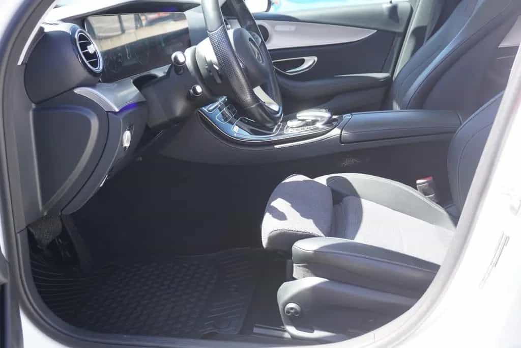 Mercedes-Benz E 220 E220 d Avantgarde 9G-Tronic Panorama Kamera Navi 09/2017-photo-8