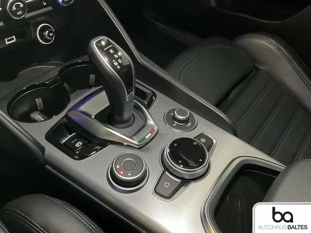 Alfa Romeo Giulia 2.0 Turbo 16V Veloce Q4 Matrix/Techno/App 05/2025-photo-10