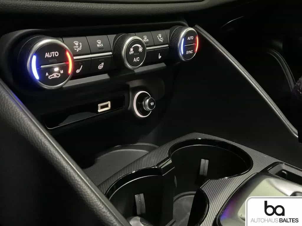 Alfa Romeo Giulia 2.0 Turbo 16V Veloce Q4 Matrix/Techno/App 05/2025-photo-9