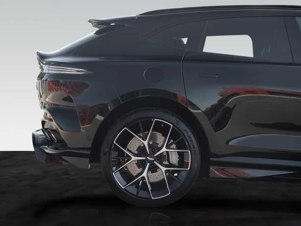 Aston Martin DBX 707 MY25 | Carbon Pack | Bowers&Wilkins 09/2024-photo-16
