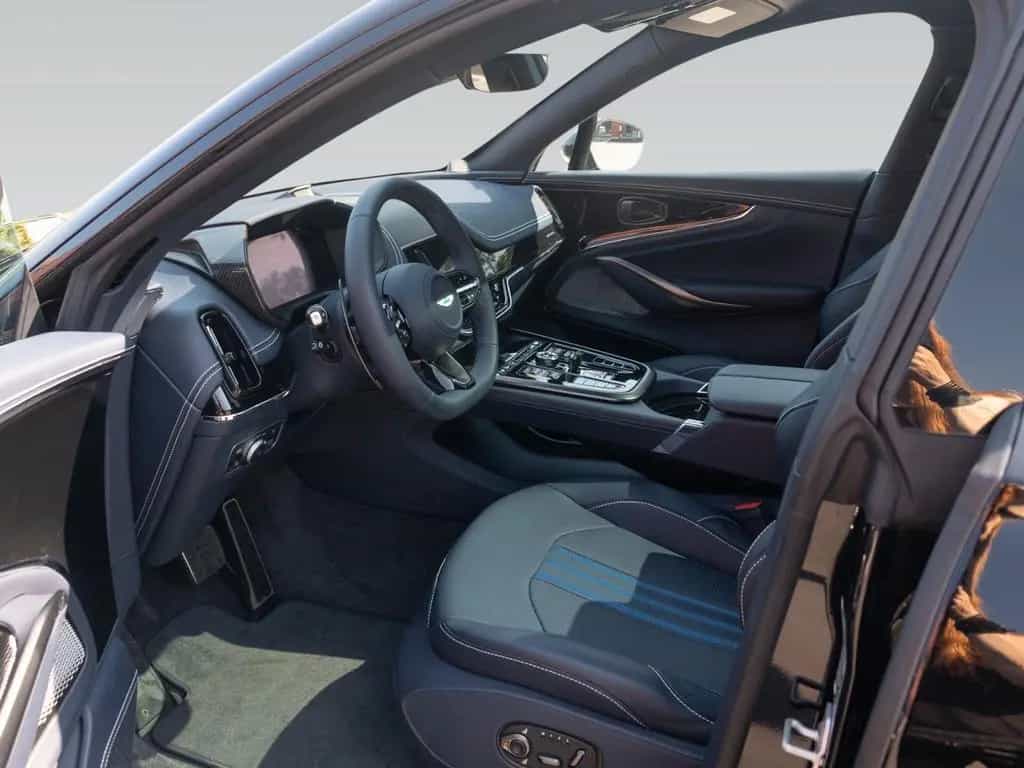 Aston Martin DBX 707 MY25 | Carbon Pack | Bowers&Wilkins 09/2024-photo-18
