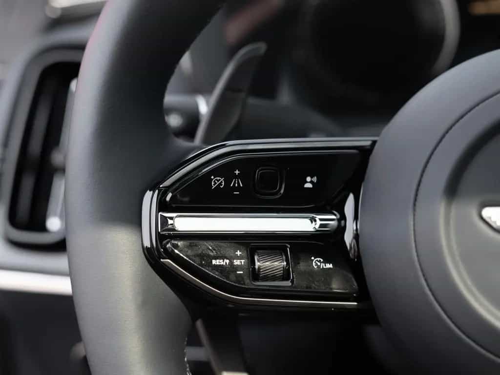 Aston Martin DBX 707 MY25 | Carbon Pack | Bowers&Wilkins 09/2024-photo-22