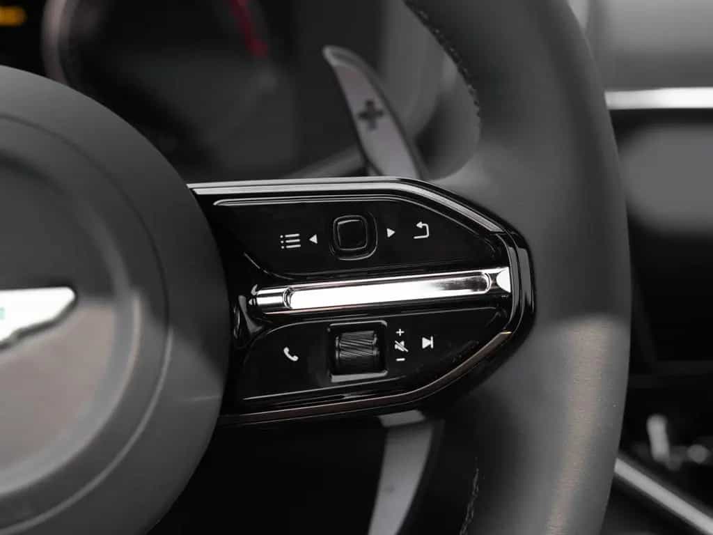 Aston Martin DBX 707 MY25 | Carbon Pack | Bowers&Wilkins 09/2024-photo-23