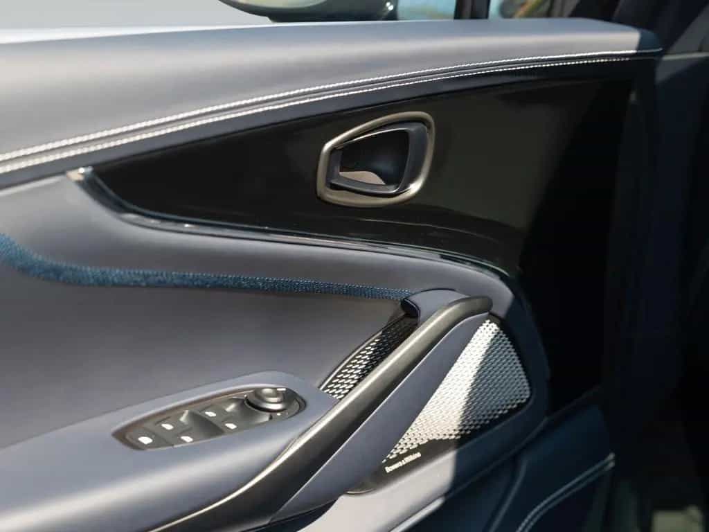 Aston Martin DBX 707 MY25 | Carbon Pack | Bowers&Wilkins 09/2024-photo-29