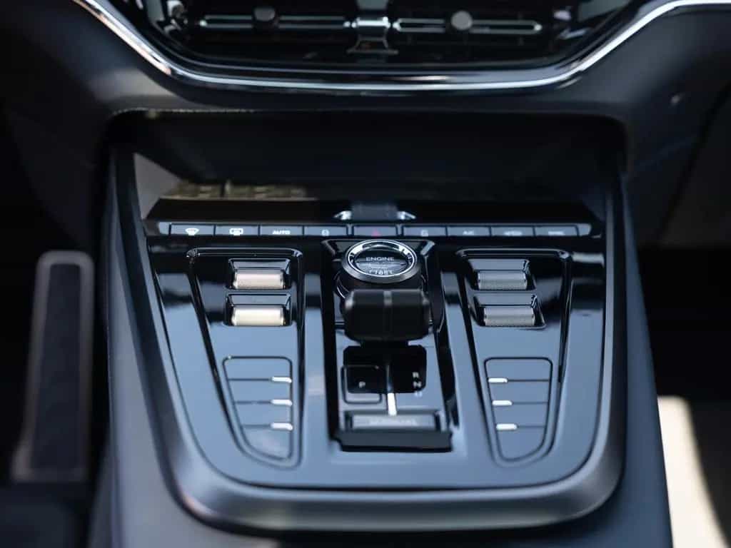 Aston Martin DBX 707 MY25 | Carbon Pack | Bowers&Wilkins 09/2024-photo-30