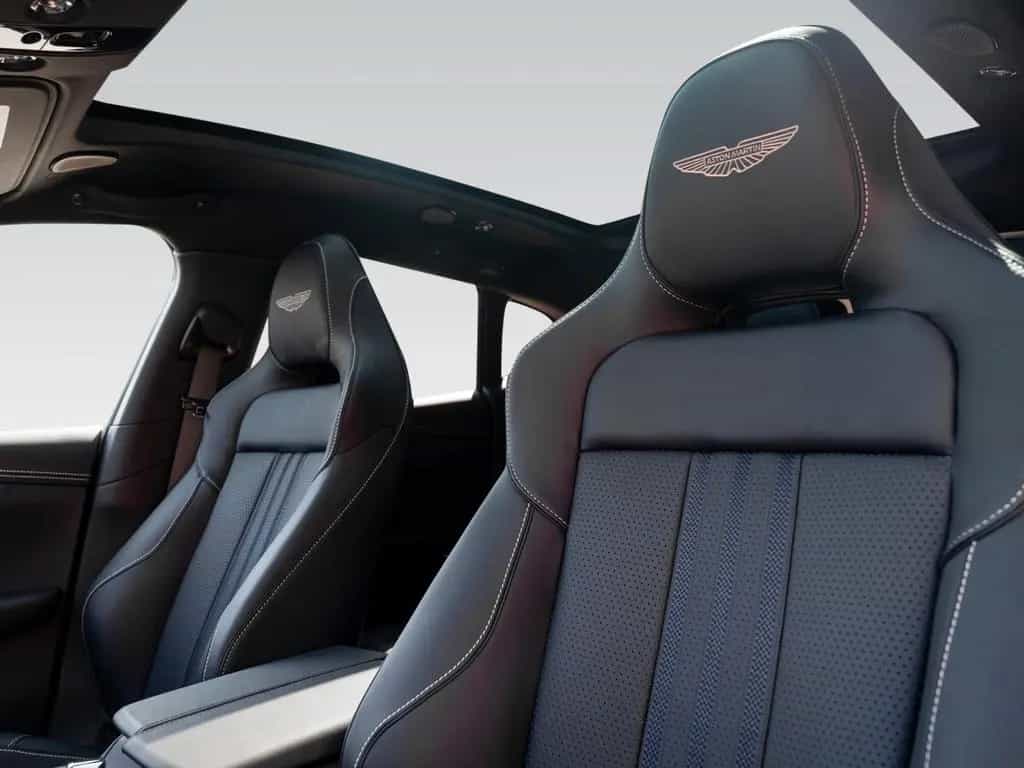Aston Martin DBX 707 MY25 | Carbon Pack | Bowers&Wilkins 09/2024-photo-6
