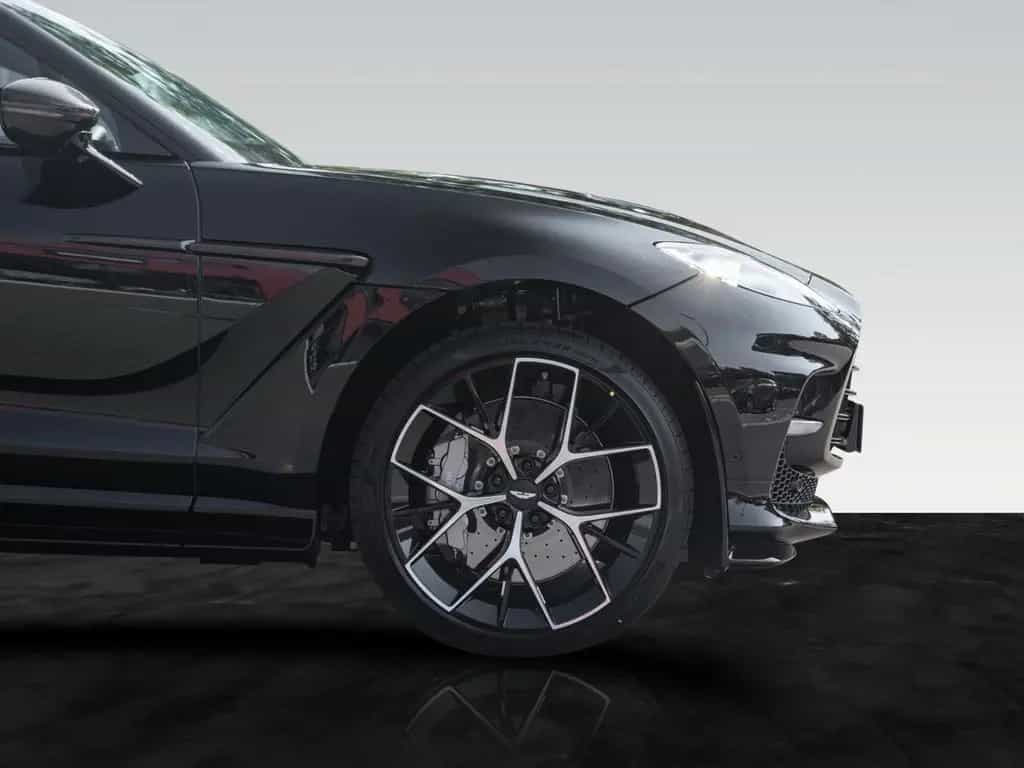 Aston Martin DBX 707 MY25 | Carbon Pack | Bowers&Wilkins 09/2024-photo-7