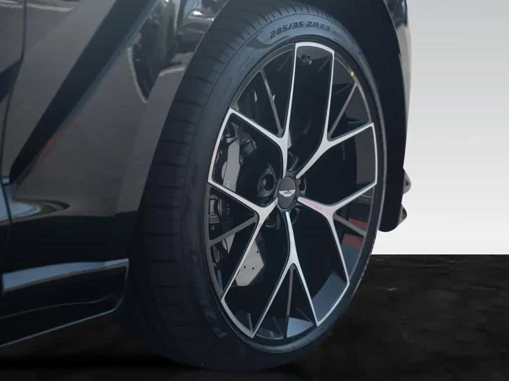 Aston Martin DBX 707 MY25 | Carbon Pack | Bowers&Wilkins 09/2024-photo-8