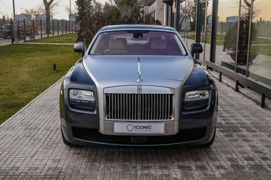 Rolls-Royce Ghost v12 / Original Book 04/2010-photo-1