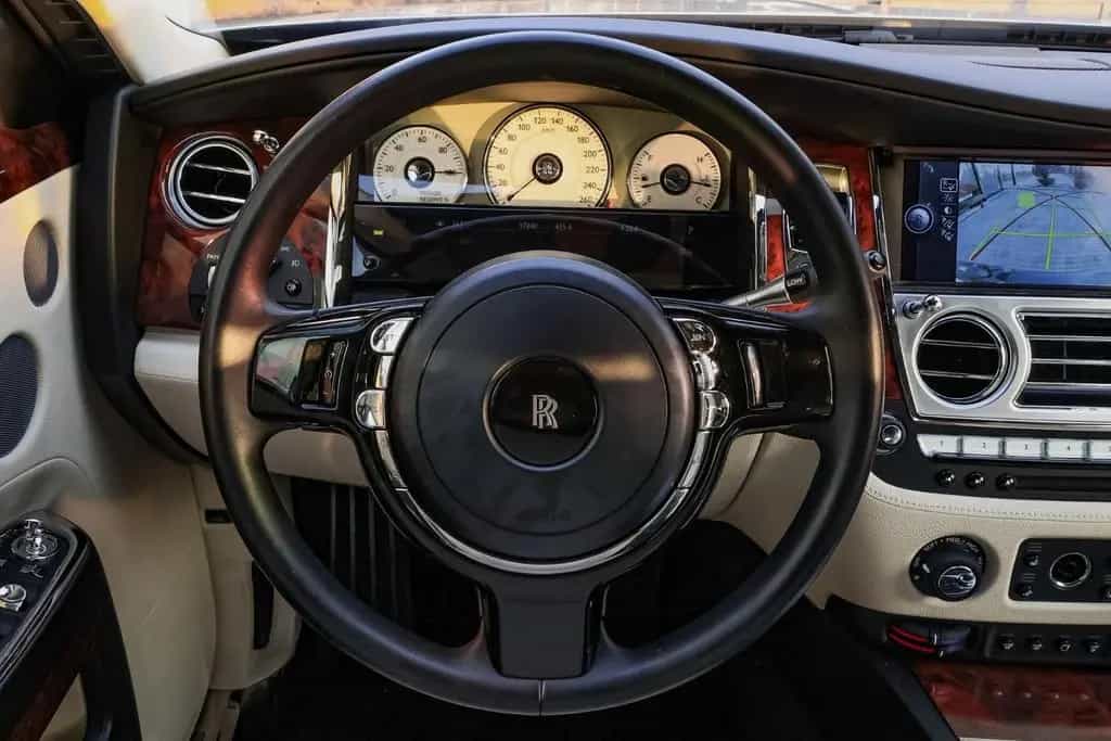 Rolls-Royce Ghost v12 / Original Book 04/2010-photo-10