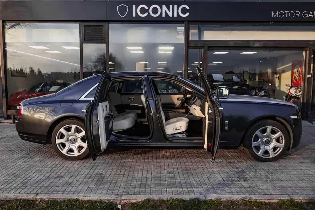 Rolls-Royce Ghost v12 / Original Book 04/2010-photo-13