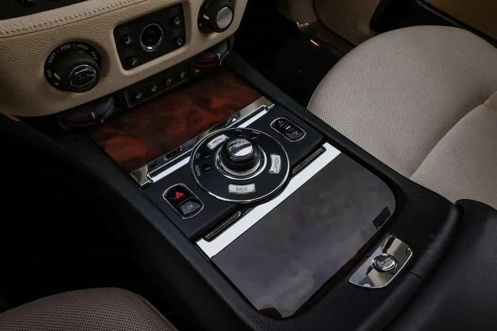 Rolls-Royce Ghost v12 / Original Book 04/2010-photo-15