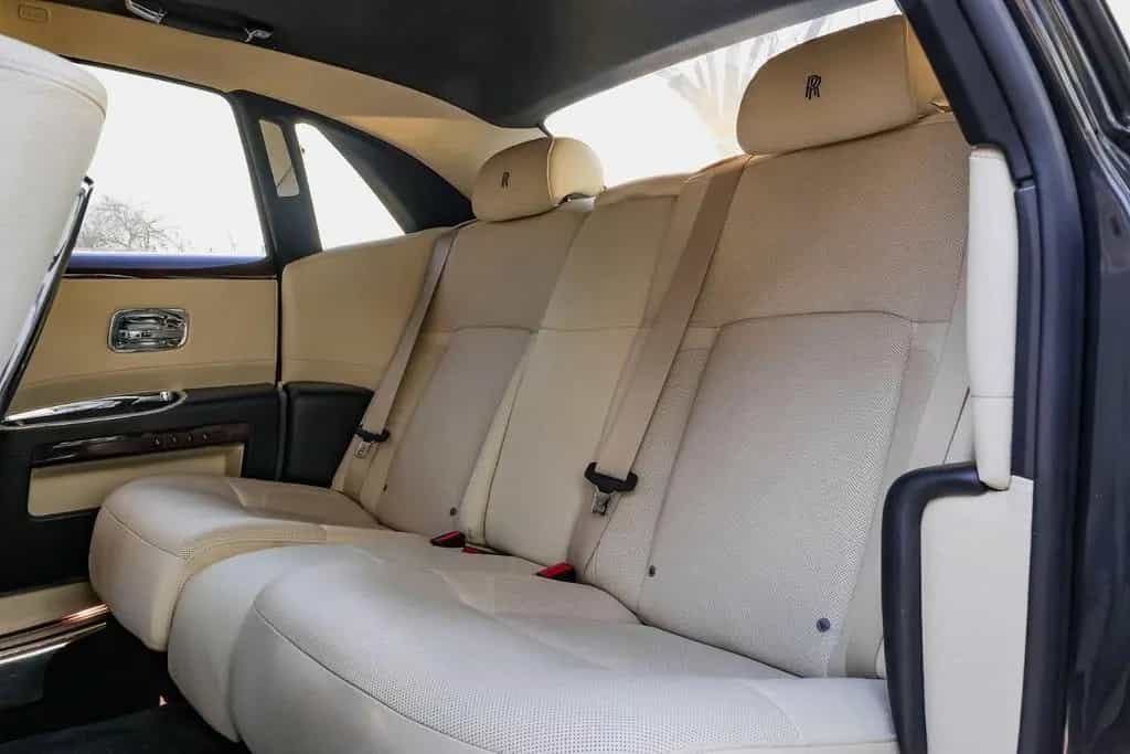Rolls-Royce Ghost v12 / Original Book 04/2010-photo-17