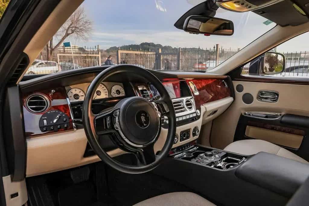 Rolls-Royce Ghost v12 / Original Book 04/2010-photo-8