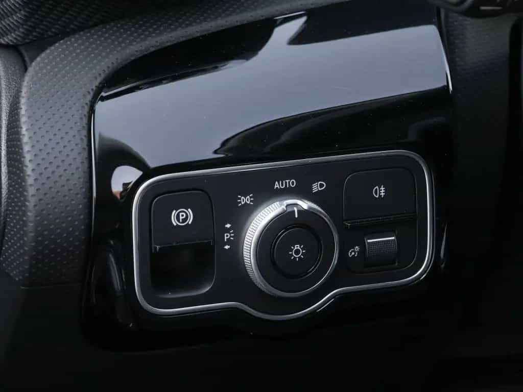 Mercedes-Benz A-Class 200 Limo Progressive/Distr/AHK/Night/LED/Cam 04/2025-photo-14