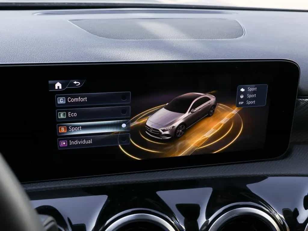 Mercedes-Benz A-Class 200 Limo Progressive/Distr/AHK/Night/LED/Cam 04/2025-photo-17