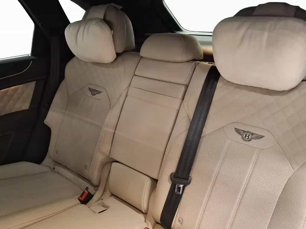 Bentley Bentayga V8 Azure 08/2023-photo-12