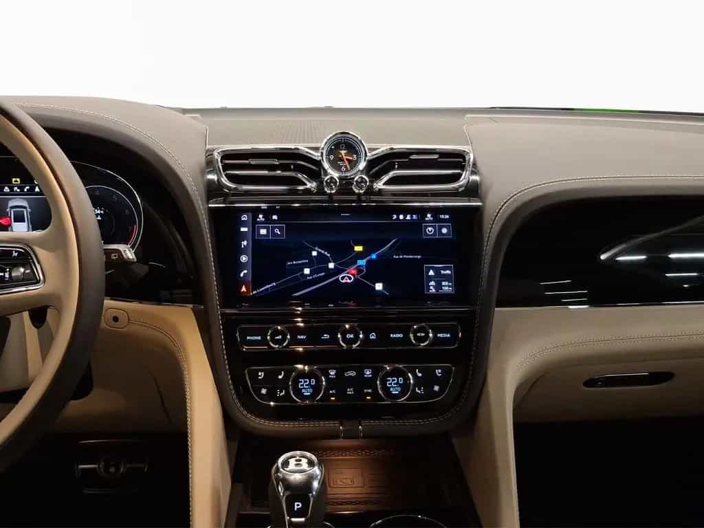Bentley Bentayga V8 Azure 08/2023-photo-7