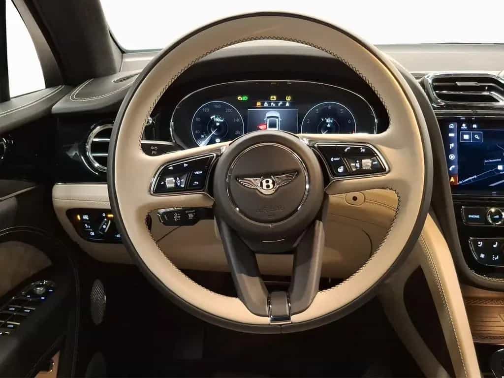 Bentley Bentayga V8 Azure 08/2023-photo-9