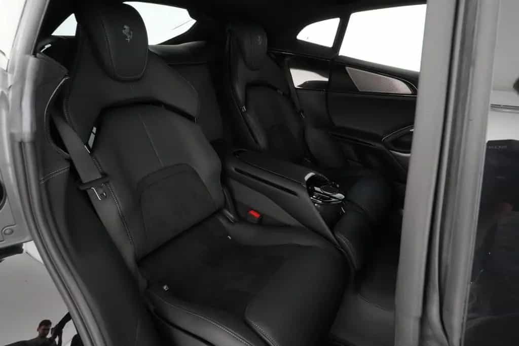Ferrari Purosangue Full Carbon 03/2024-photo-26