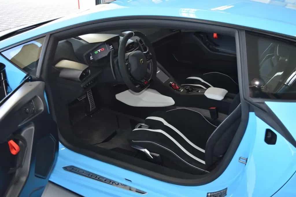 Lamborghini Huracán STO FullCarbonPack Lifting Camera 10/2022-photo-1