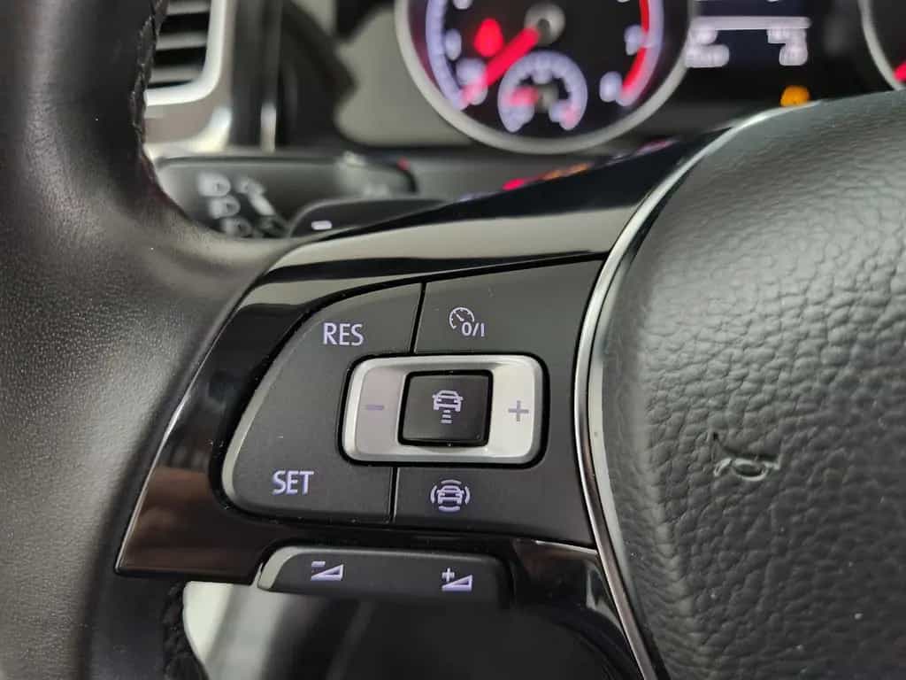 Volkswagen Golf IQ.DRIVE DSG ACC NAV SHZ KAM PDC M&S CarPl. 05/2019-photo-11