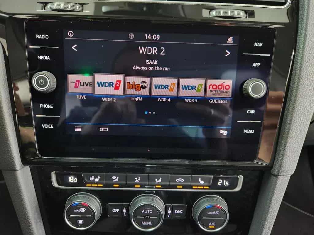 Volkswagen Golf IQ.DRIVE DSG ACC NAV SHZ KAM PDC M&S CarPl. 05/2019-photo-17