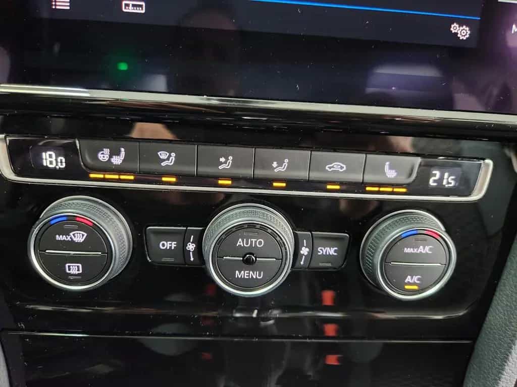 Volkswagen Golf IQ.DRIVE DSG ACC NAV SHZ KAM PDC M&S CarPl. 05/2019-photo-25