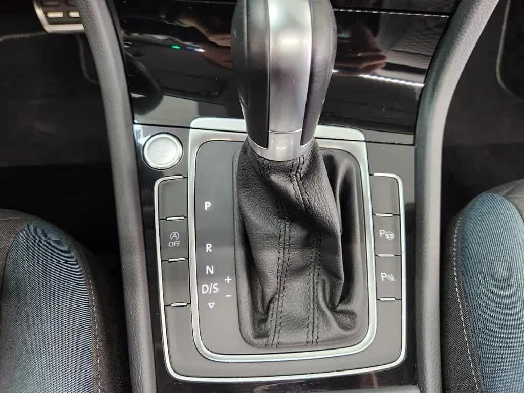 Volkswagen Golf IQ.DRIVE DSG ACC NAV SHZ KAM PDC M&S CarPl. 05/2019-photo-26