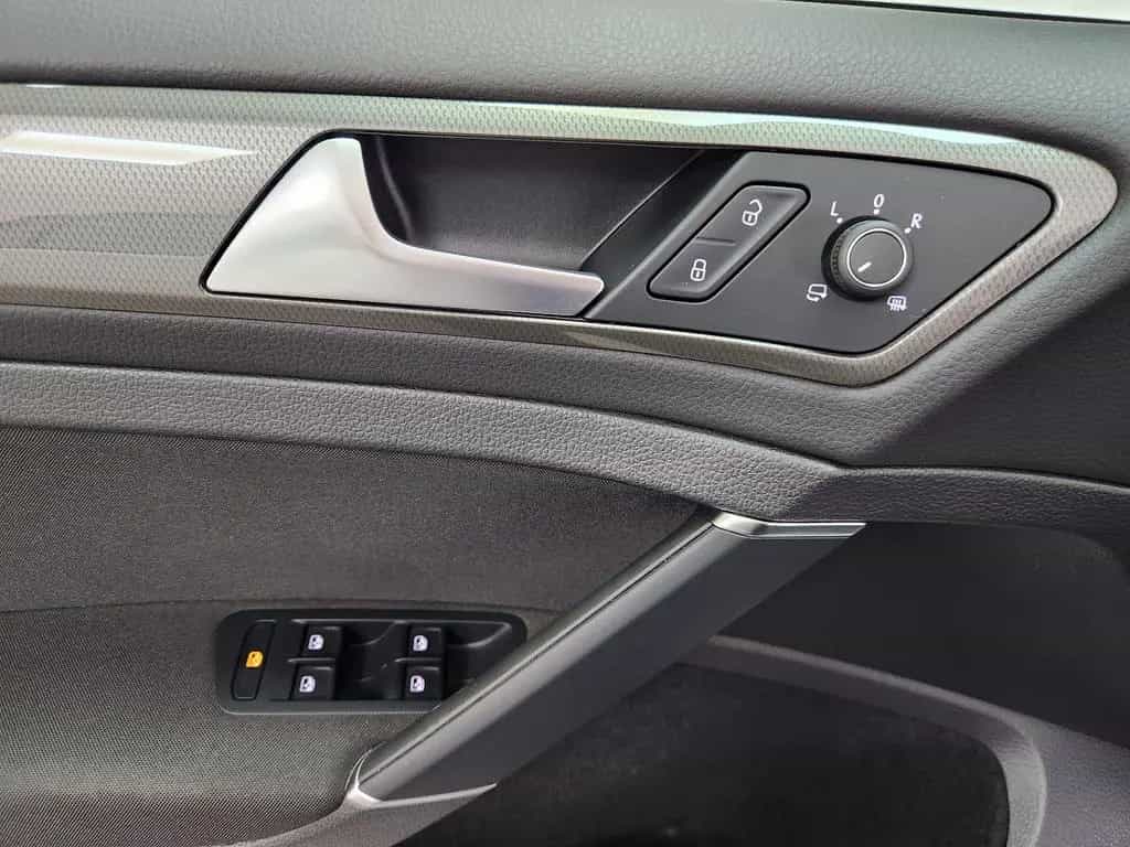 Volkswagen Golf IQ.DRIVE DSG ACC NAV SHZ KAM PDC M&S CarPl. 05/2019-photo-30
