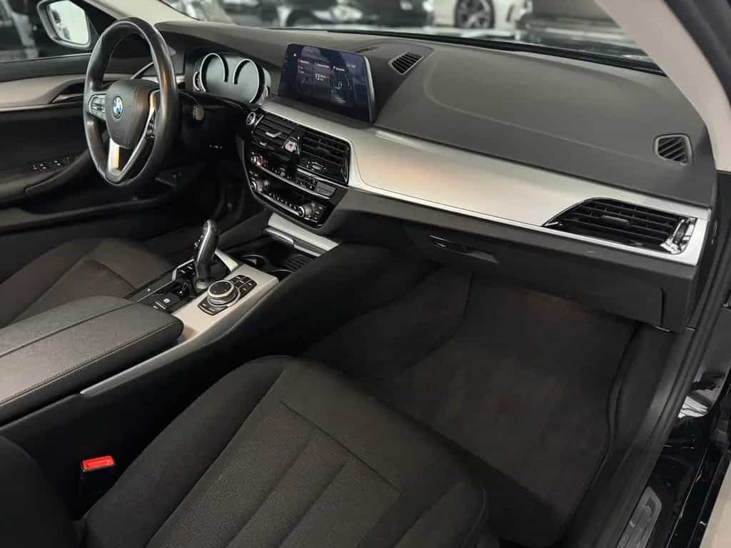 BMW 5 Series 520 d Touring "Business-P. Navi Connected Plus" 01/2020-photo-17
