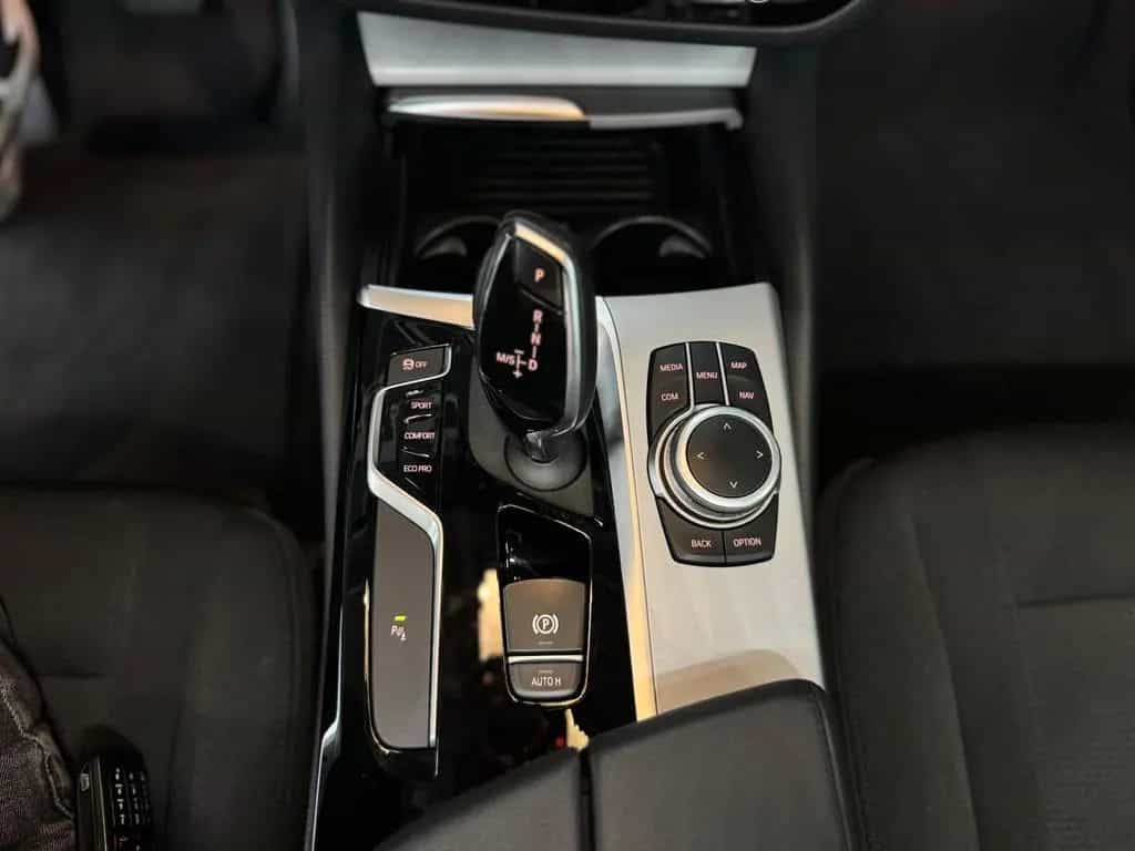 BMW 5 Series 520 d Touring "Business-P. Navi Connected Plus" 01/2020-photo-32
