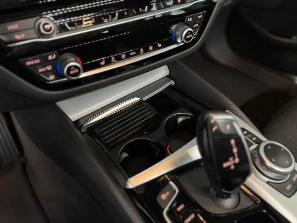 BMW 5 Series 520 d Touring "Business-P. Navi Connected Plus" 01/2020-photo-33