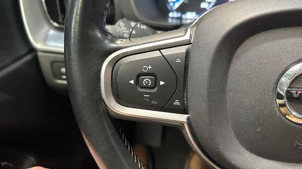 Volvo XC60 XC 60 XC60 Momentum Pro AWD LKW 09/2019-photo-14